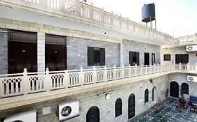Hotel O Rajmahal